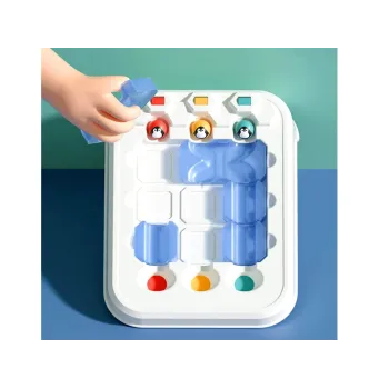 trzy kolorowe kule z wizerunkami pingwinów w zestawie