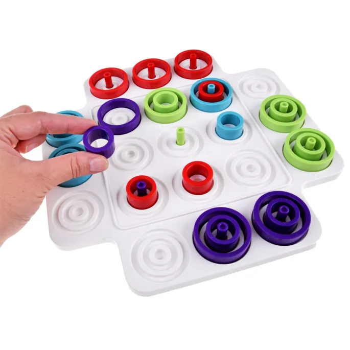 gra trap przygotowana do rozgrywki z różnokolorowymi elementami