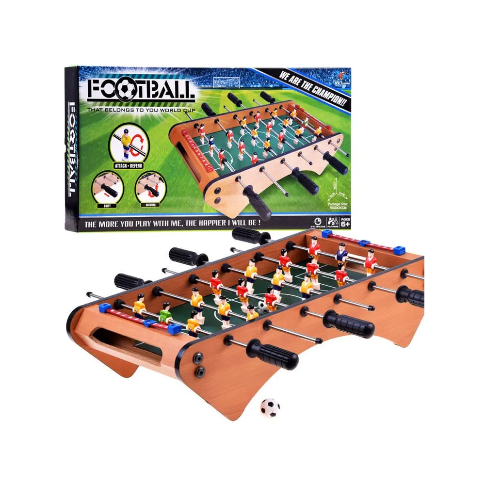 mini drewniany stół do gry w piłkarzyki z widocznymi piłkarzami