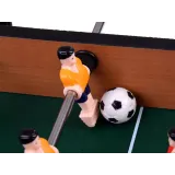 komplet elementów zestawu piłkarzyków wraz z piłkami i licznikami punktów