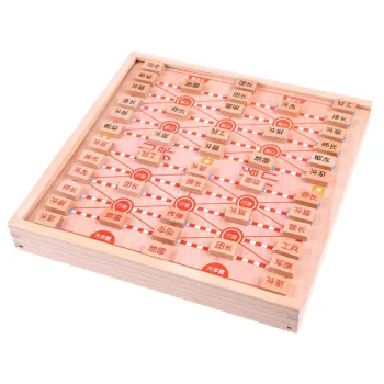 gra go w trakcie rozgrywki na planszy z czarnymi i białymi kamykami