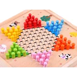 praktyczne pudełko służące także jako podstawka dla plansz