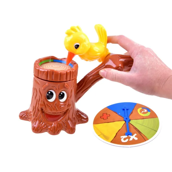 Detal mechanizmu uderzania z użyciem dzięcioła podczas gry