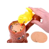 Losująca tarcza ze strzałką obok elementów gry