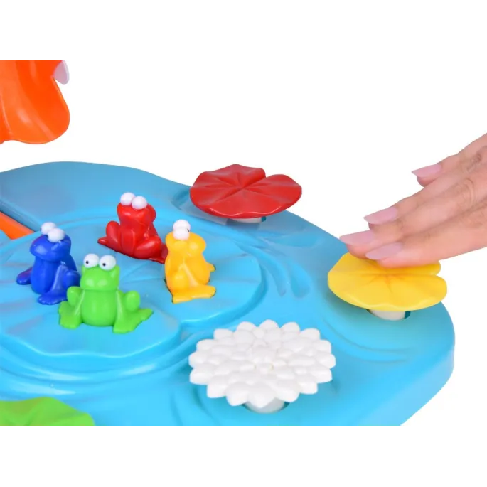 ręka gracza w trakcie ratowania żabki przed krokodylem