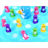 karty do gry pingwiny na górze lodowej rozłożone przy planszy