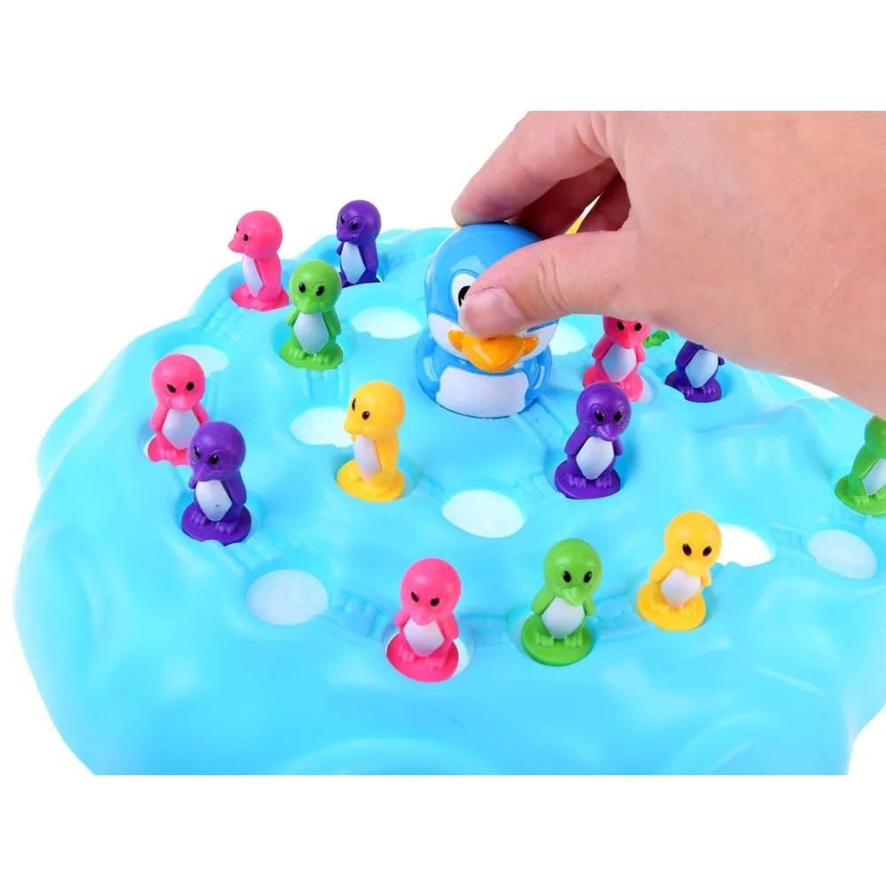 gra planszowa ustawiona na stole podczas rozrywki