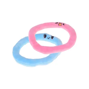 Rzut ringo w trakcie rozgrywki rodzinnej