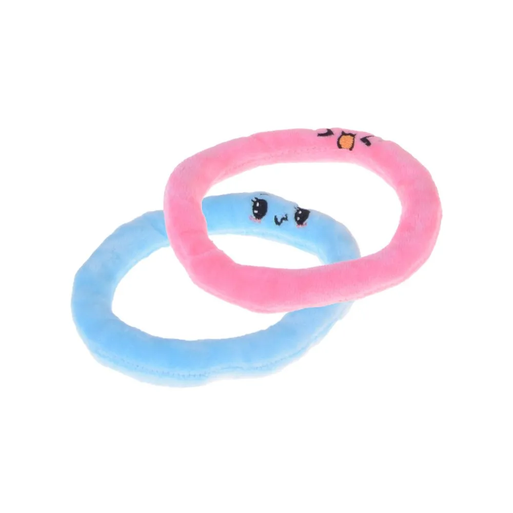 Rzut ringo w trakcie rozgrywki rodzinnej