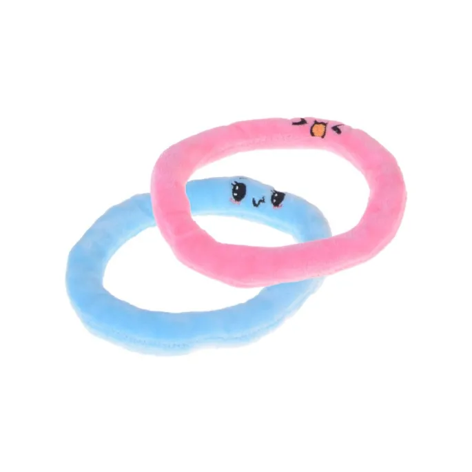 Rzut ringo w trakcie rozgrywki rodzinnej