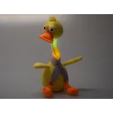 Kaczka i akcesoria gry ustawione do zabawy na podłodze