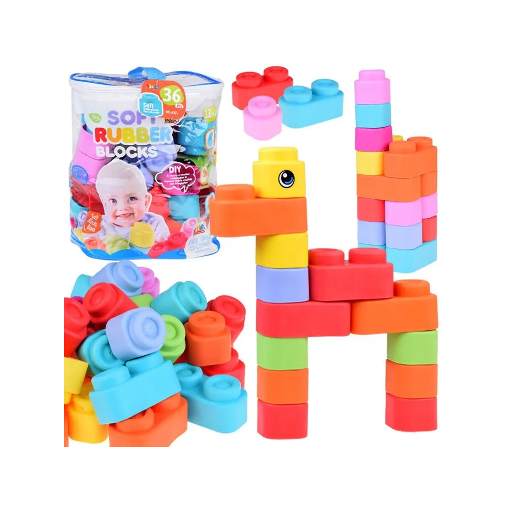 zestaw gumowych kolorowych miękkich klocków na białym tle