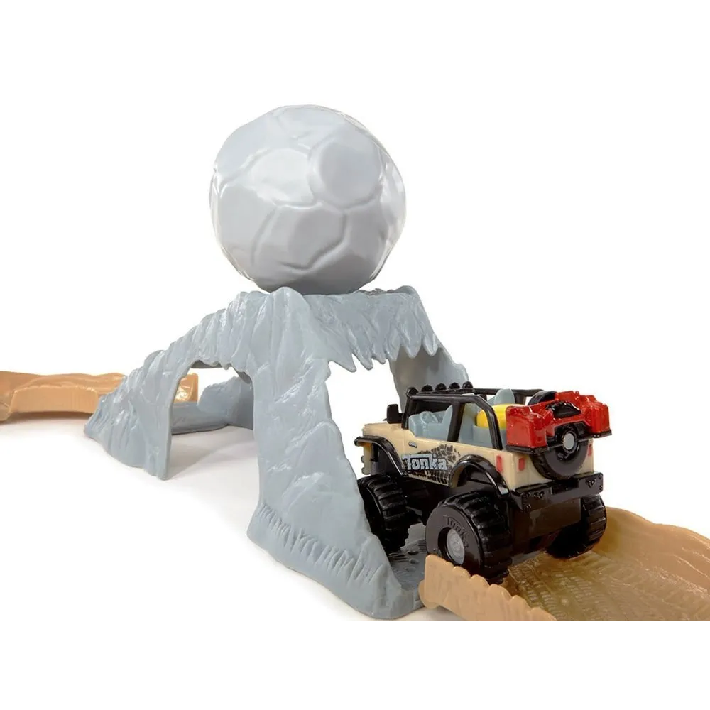 fragment toru z podjazdem i autem gotowym do startu