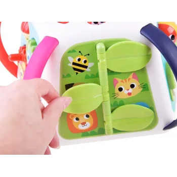 ścianka z pianinkiem krokodyla i klawiszami