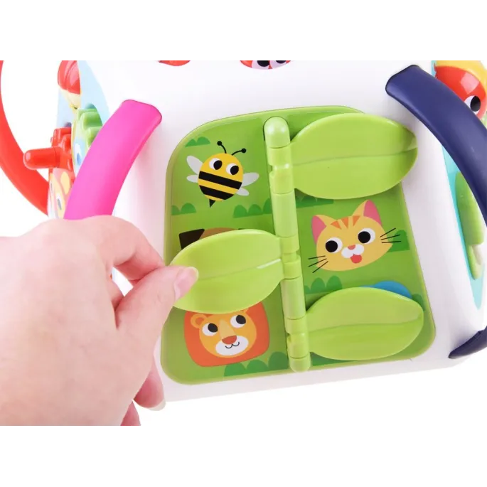 ścianka z pianinkiem krokodyla i klawiszami