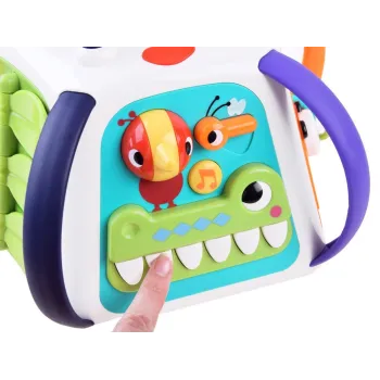 detal ściany z rysikiem i znikopisem do rysowania