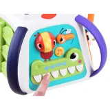 detal ściany z rysikiem i znikopisem do rysowania