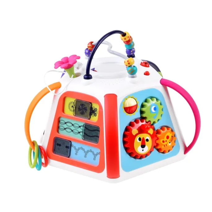 lusterko do zabawy odbiciem na jednej ze ścian kostki