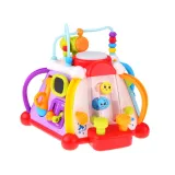 Widok ściany z ruchomymi kołami zębatymi i interaktywnymi elementami