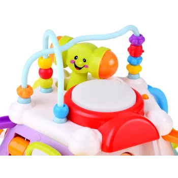 Ściana z interaktywnym telefonem oraz kolorowymi przyciskami multikostki