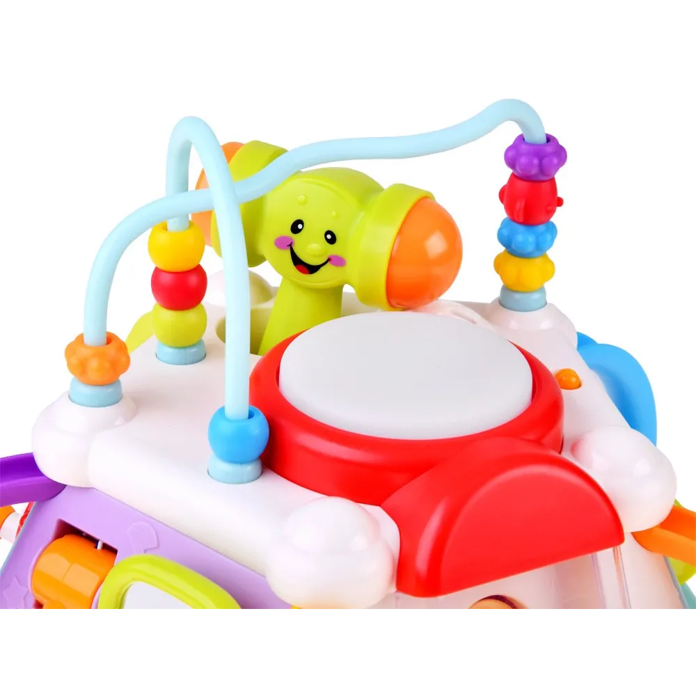 Ściana z interaktywnym telefonem oraz kolorowymi przyciskami multikostki