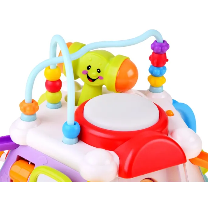 Ściana z interaktywnym telefonem oraz kolorowymi przyciskami multikostki