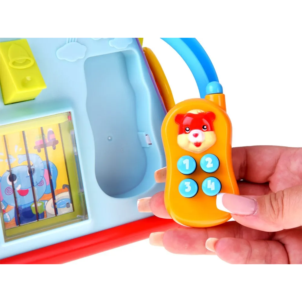 Szczegół harmonijnej kolorystyki i wykonania kostki edukacyjnej ZA3909