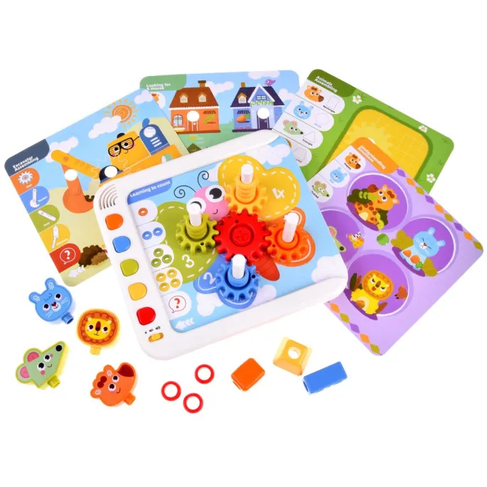 dziecko bawiące się panelem nauki emocji i liczb