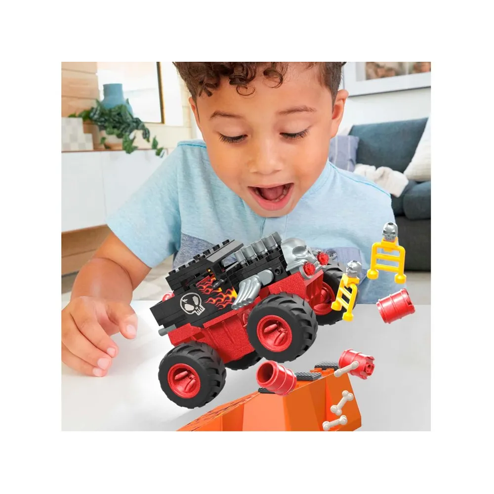 Detal maski monster trucka Hot Wheels z motywem czaszki
