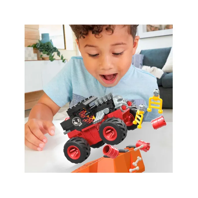 Detal maski monster trucka Hot Wheels z motywem czaszki