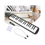 Melodyka ustawiona na stole wraz z ściereczką