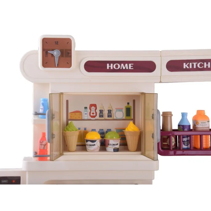 otwierane drzwiczki i piekarnik w kuchni dziecięcej