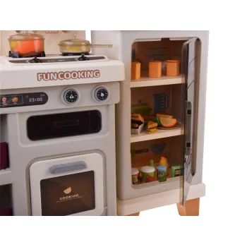 półki na akcesoria kuchenne oraz zegar z ruchomymi wskazówkami