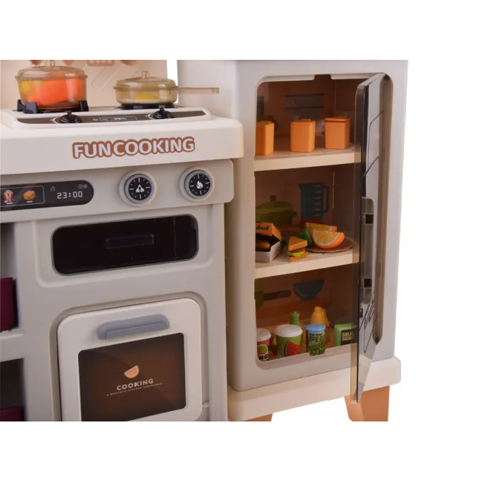 półki na akcesoria kuchenne oraz zegar z ruchomymi wskazówkami