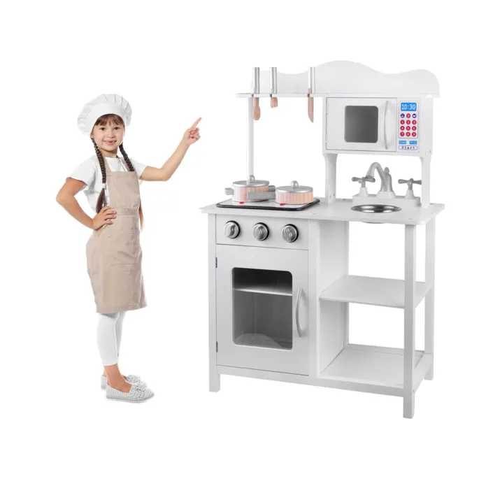 otwarta szafka z półką do przechowywania naczyń w kuchni dziecięcej