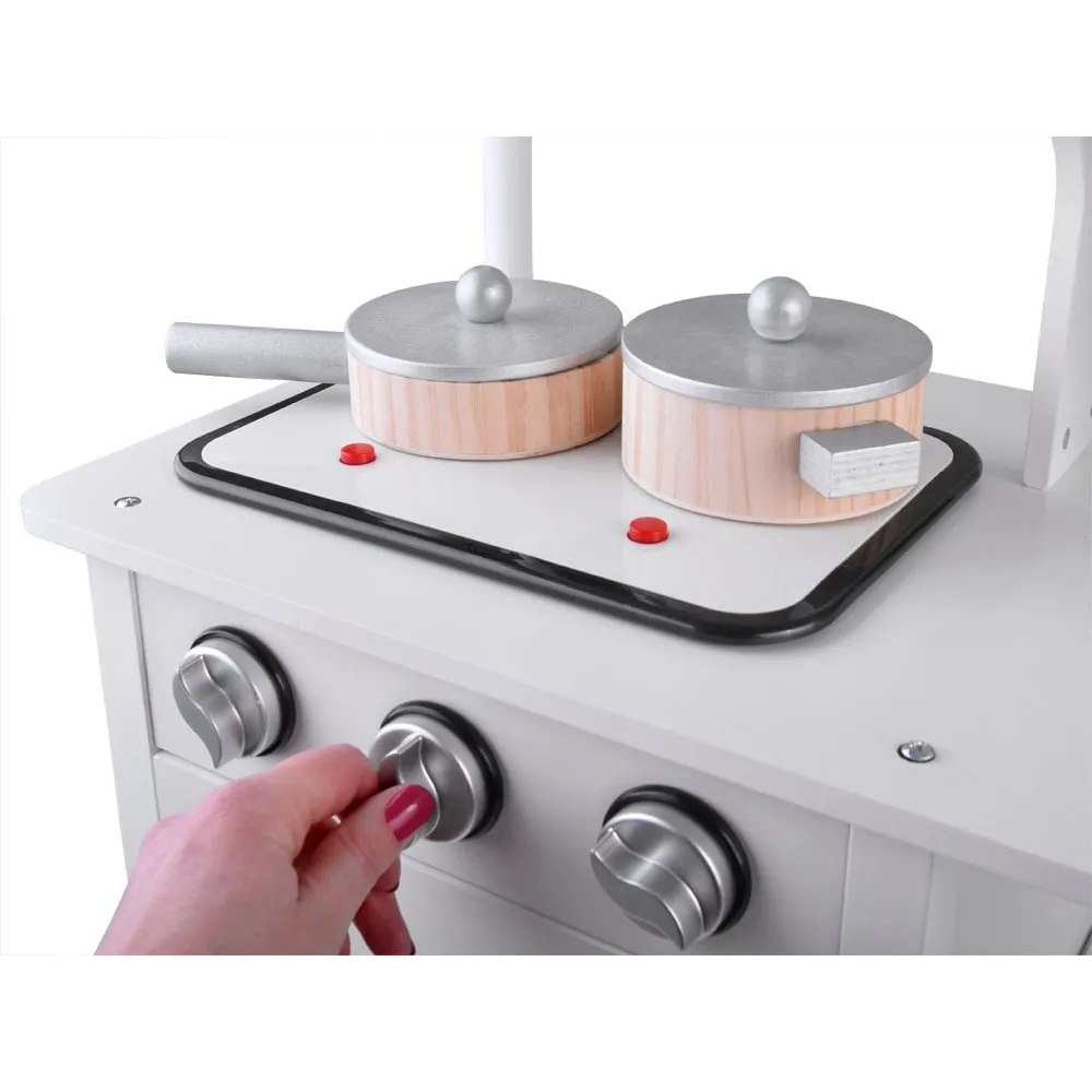 przestrzeń do przechowywania w kuchni z półką na sztućce