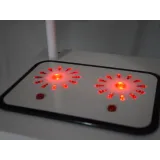 mikrofalówka z otwieranymi drzwiczkami w dziecięcej kuchni