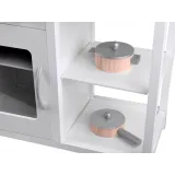 estetyczne detale białej kuchni drewnianej dla dzieci