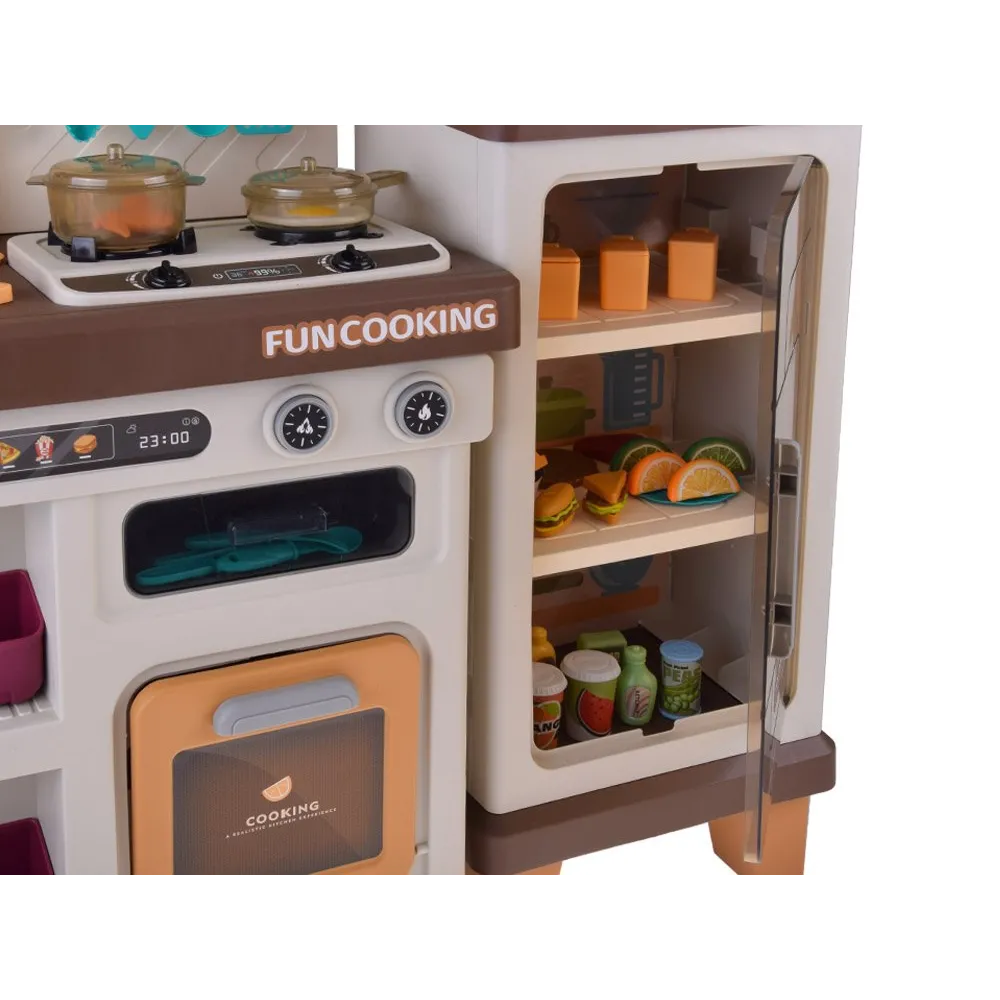 dopasowane akcesoria: garnki, patelnia i czajnik na kuchence