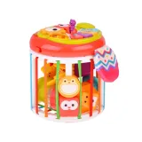 Zbliżenie na sorter z siedmioma różnorodnymi klockami do układania