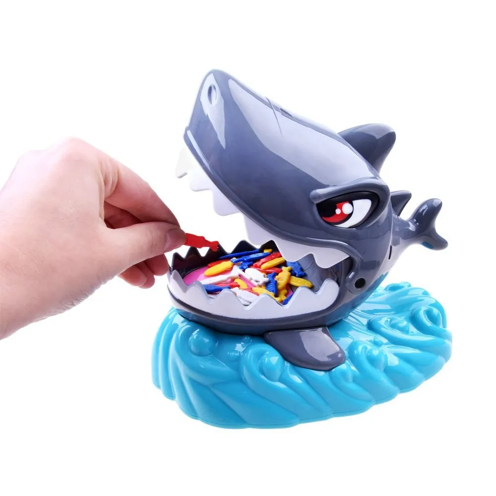 opakowanie gry szalony rekin w widoku z przodu