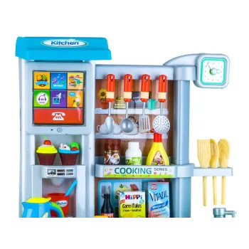 suszarka na naczynia oraz półki na przyprawy w zestawie kuchennym