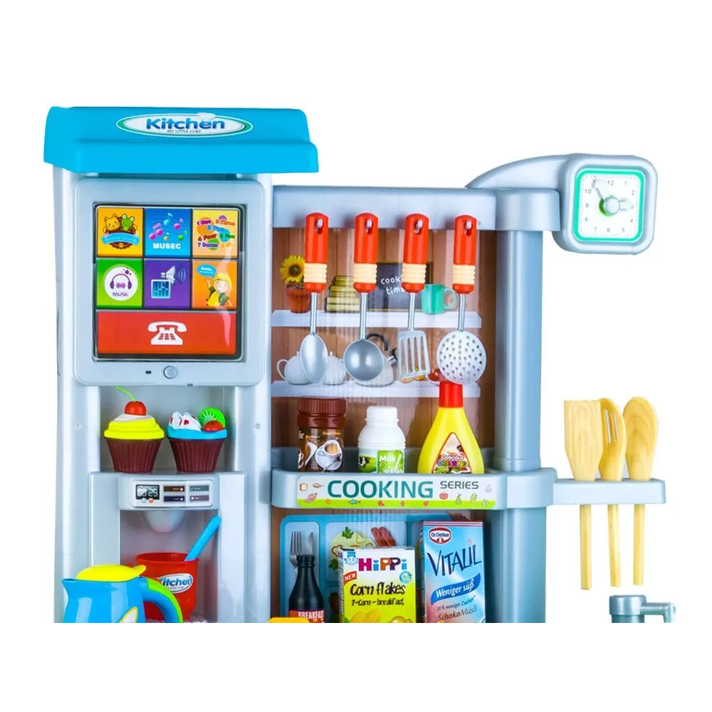 suszarka na naczynia oraz półki na przyprawy w zestawie kuchennym