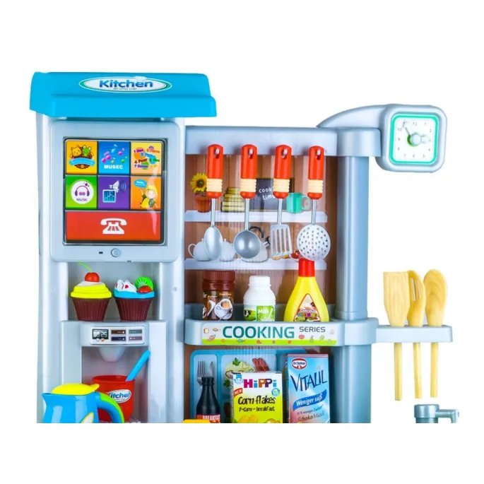 suszarka na naczynia oraz półki na przyprawy w zestawie kuchennym