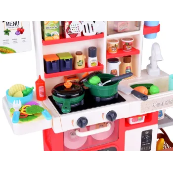 kran kuchenny z wypływającą wodą podczas zabawy