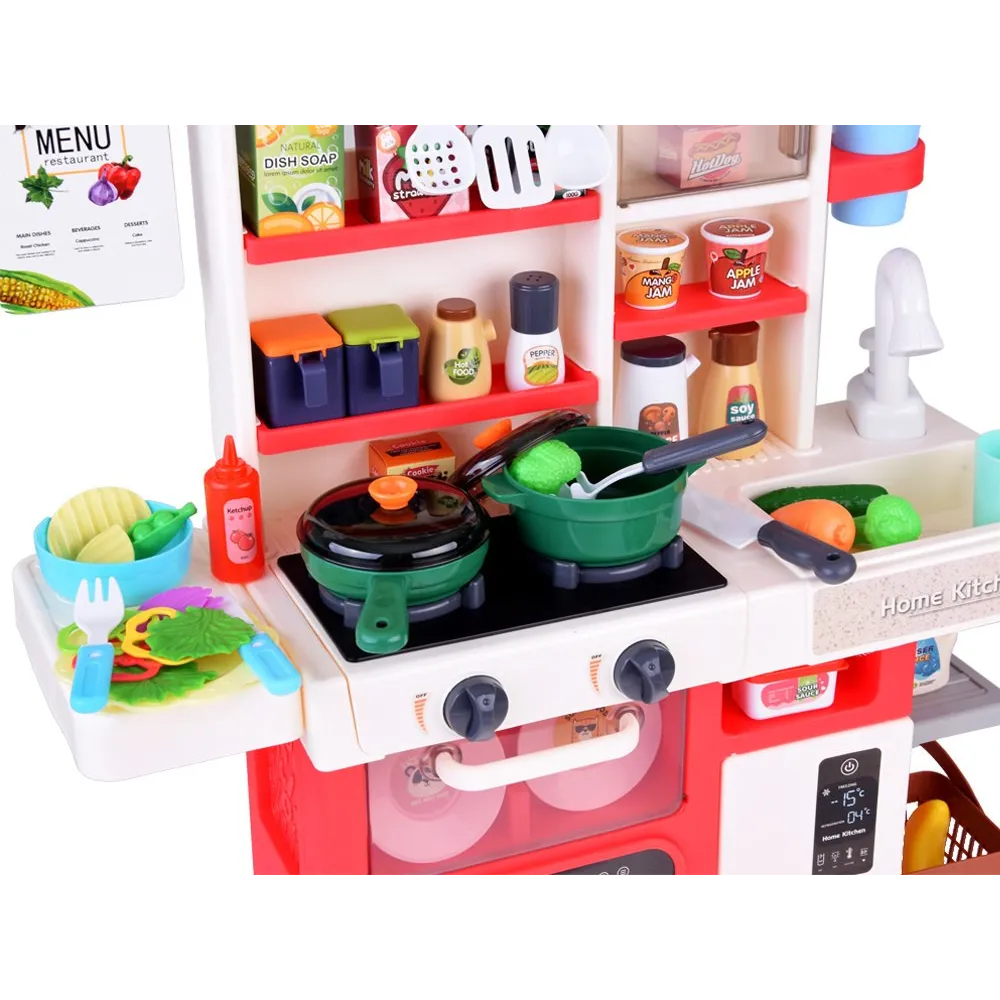 kran kuchenny z wypływającą wodą podczas zabawy