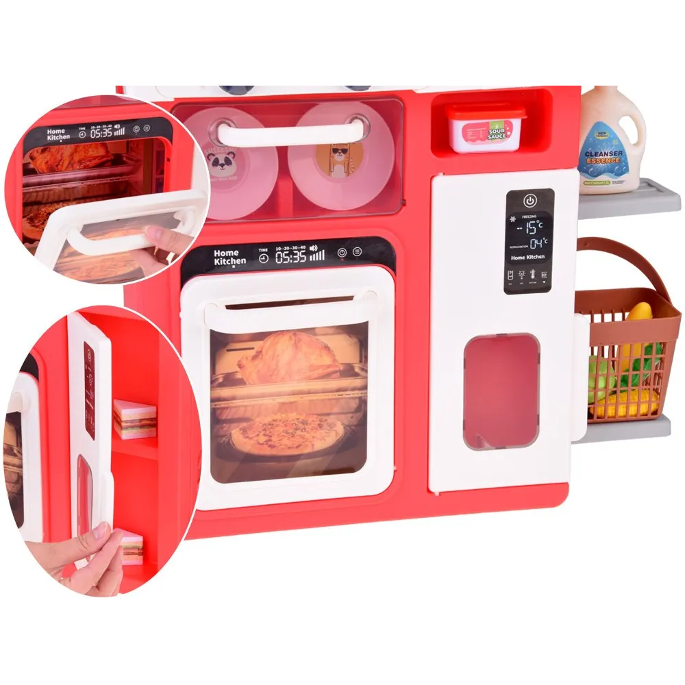 dziecko odgrywające rolę podczas zabawy w gotowanie kuchnią