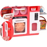 dziecko odgrywające rolę podczas zabawy w gotowanie kuchnią