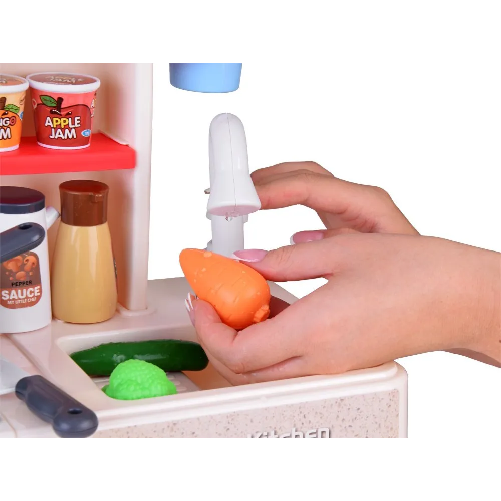 zbliżenie na warzywa i dodatki spożywcze w zestawie kuchennym