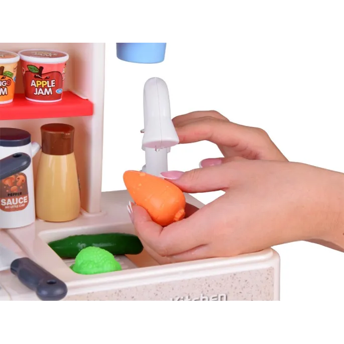 zbliżenie na warzywa i dodatki spożywcze w zestawie kuchennym